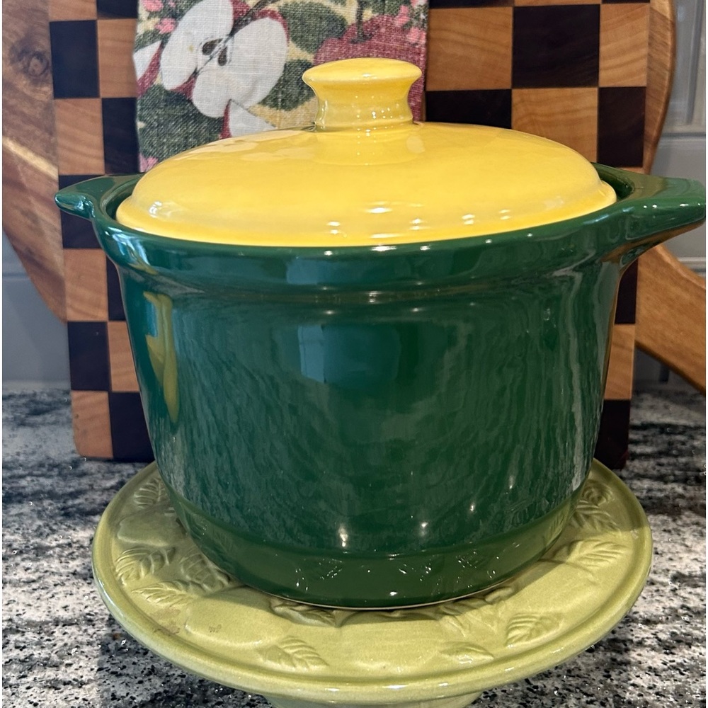 Vintage bean pot with lid